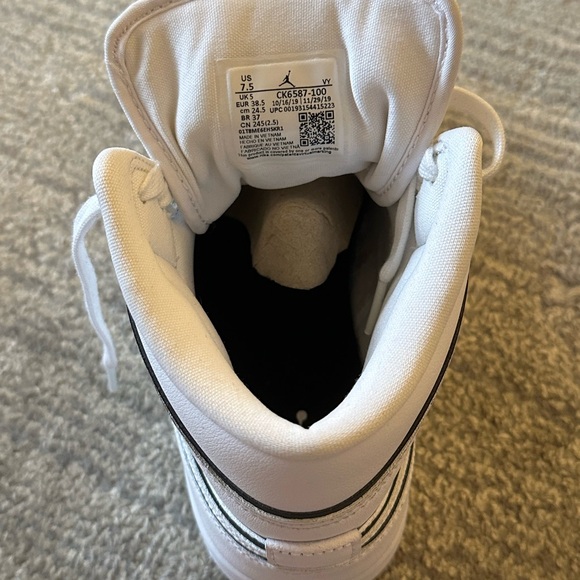 Nike Jordan 1 Mid Irridescent Reflective White Women’s Size 7.5 - Picture 5 of 5